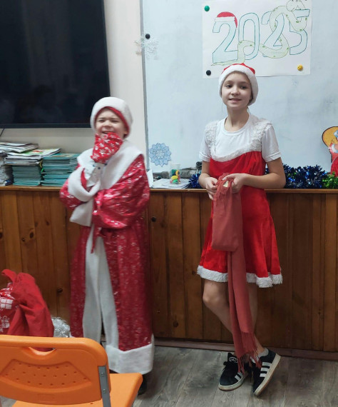Классный новогодний праздник в 5в.